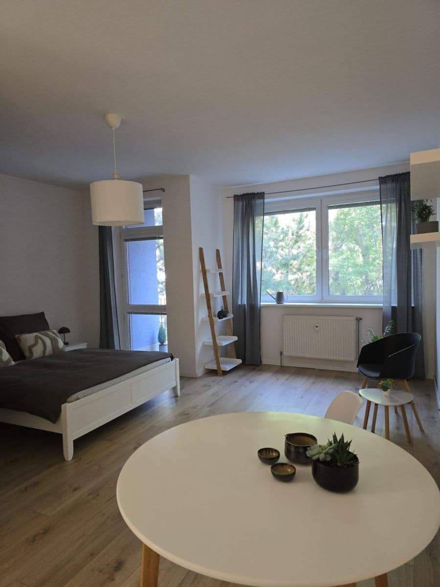Pronájem bytu Garsoniéra 44 m², Papraďová, Ružinov, Bratislavský kraj Pronájem bytu Garsoniéra 44 m², Papraďová, Ružinov, Bratislavský kraj