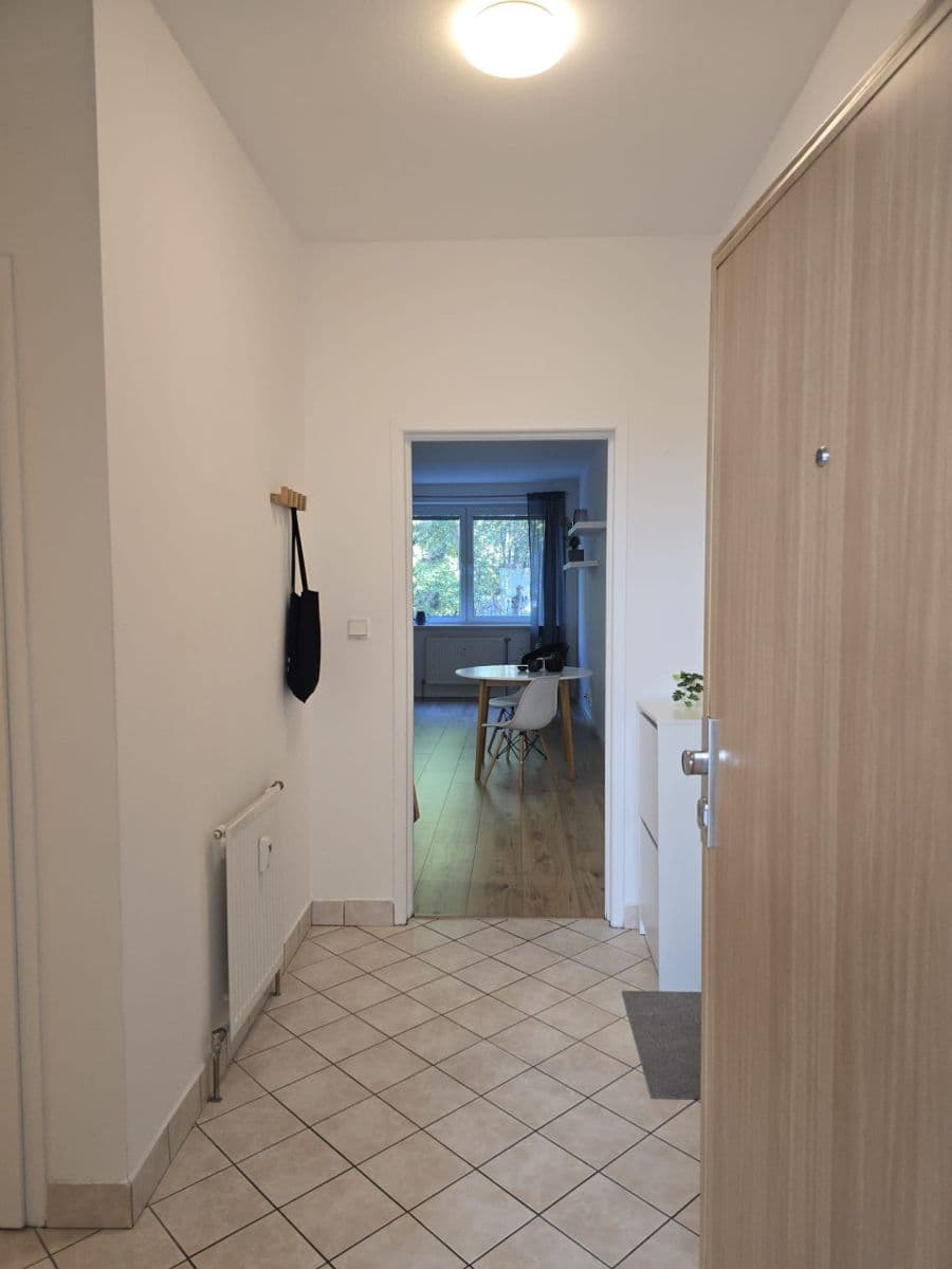 Pronájem bytu Garsoniéra 44 m², Papraďová, Ružinov, Bratislavský kraj Pronájem bytu Garsoniéra 44 m², Papraďová, Ružinov, Bratislavský kraj
