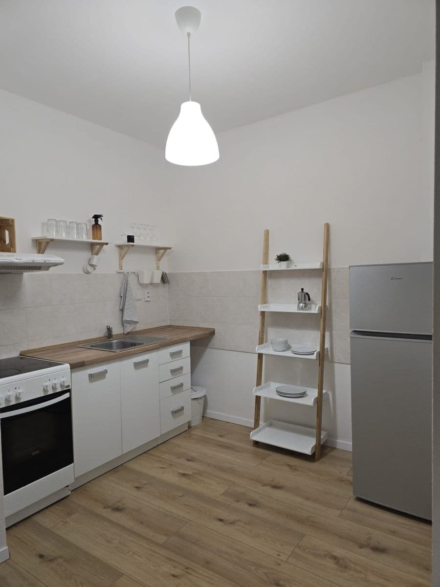 Pronájem bytu Garsoniéra 44 m², Papraďová, Ružinov, Bratislavský kraj Pronájem bytu Garsoniéra 44 m², Papraďová, Ružinov, Bratislavský kraj
