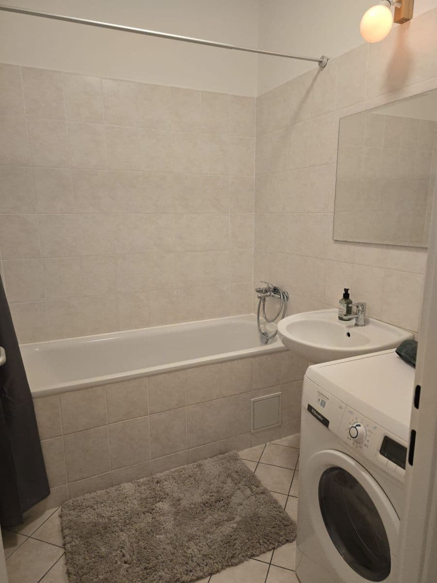 Pronájem bytu Garsoniéra 44 m², Papraďová, Ružinov, Bratislavský kraj Pronájem bytu Garsoniéra 44 m², Papraďová, Ružinov, Bratislavský kraj