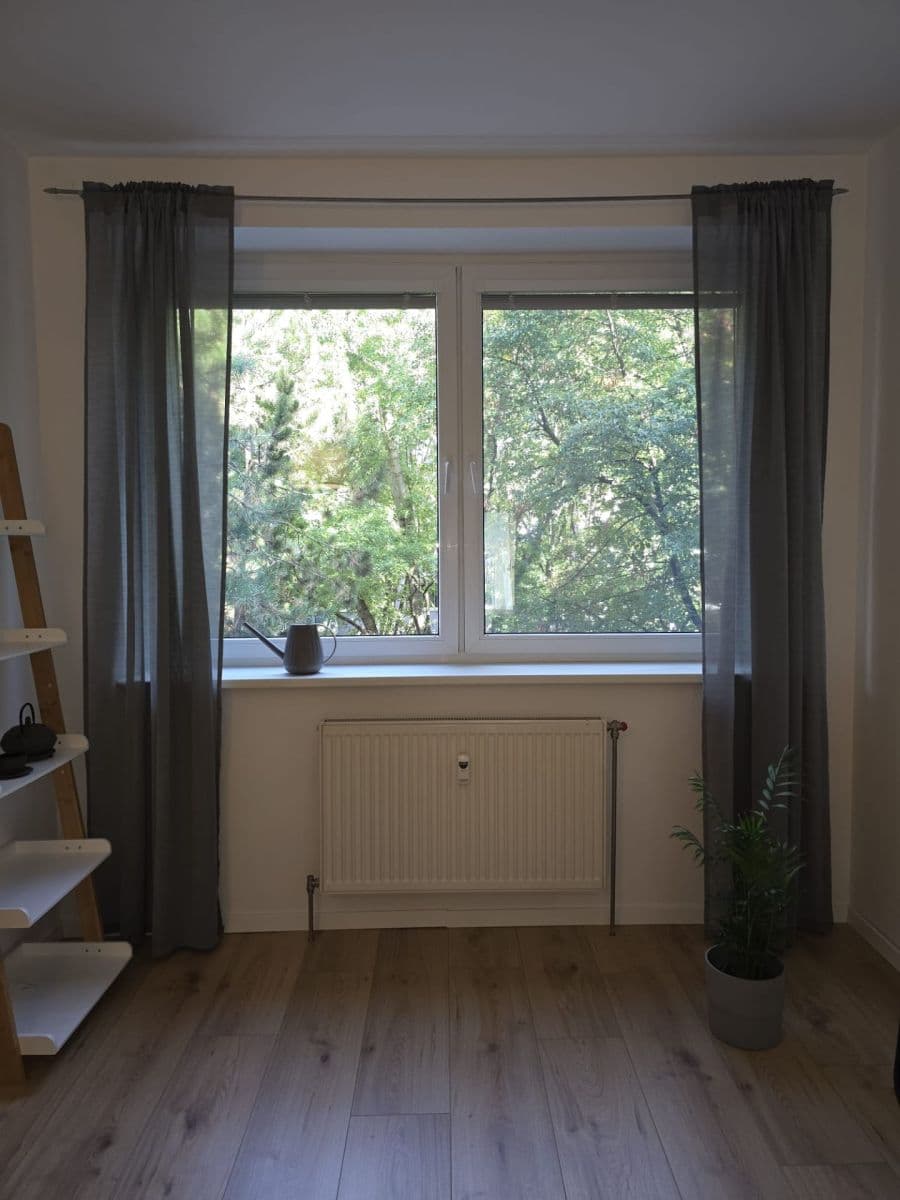 Pronájem bytu Garsoniéra 44 m², Papraďová, Ružinov, Bratislavský kraj Pronájem bytu Garsoniéra 44 m², Papraďová, Ružinov, Bratislavský kraj