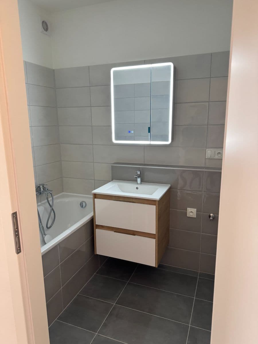 Pronájem bytu 2+kk 41 m², Vestecká, Nehvizdy, Středočeský kraj Pronájem bytu 2+kk 41 m², Vestecká, Nehvizdy, Středočeský kraj