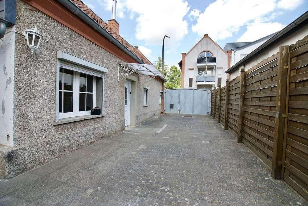 Pronájem domu 120 m², pozemek 413 m², Friedrich Ebert Str. 51, Erftstadt, Severní Porýní-Vestfálsko Pronájem domu 120 m², pozemek 413 m², Friedrich Ebert Str. 51, Erftstadt, Severní Porýní-Vestfálsko