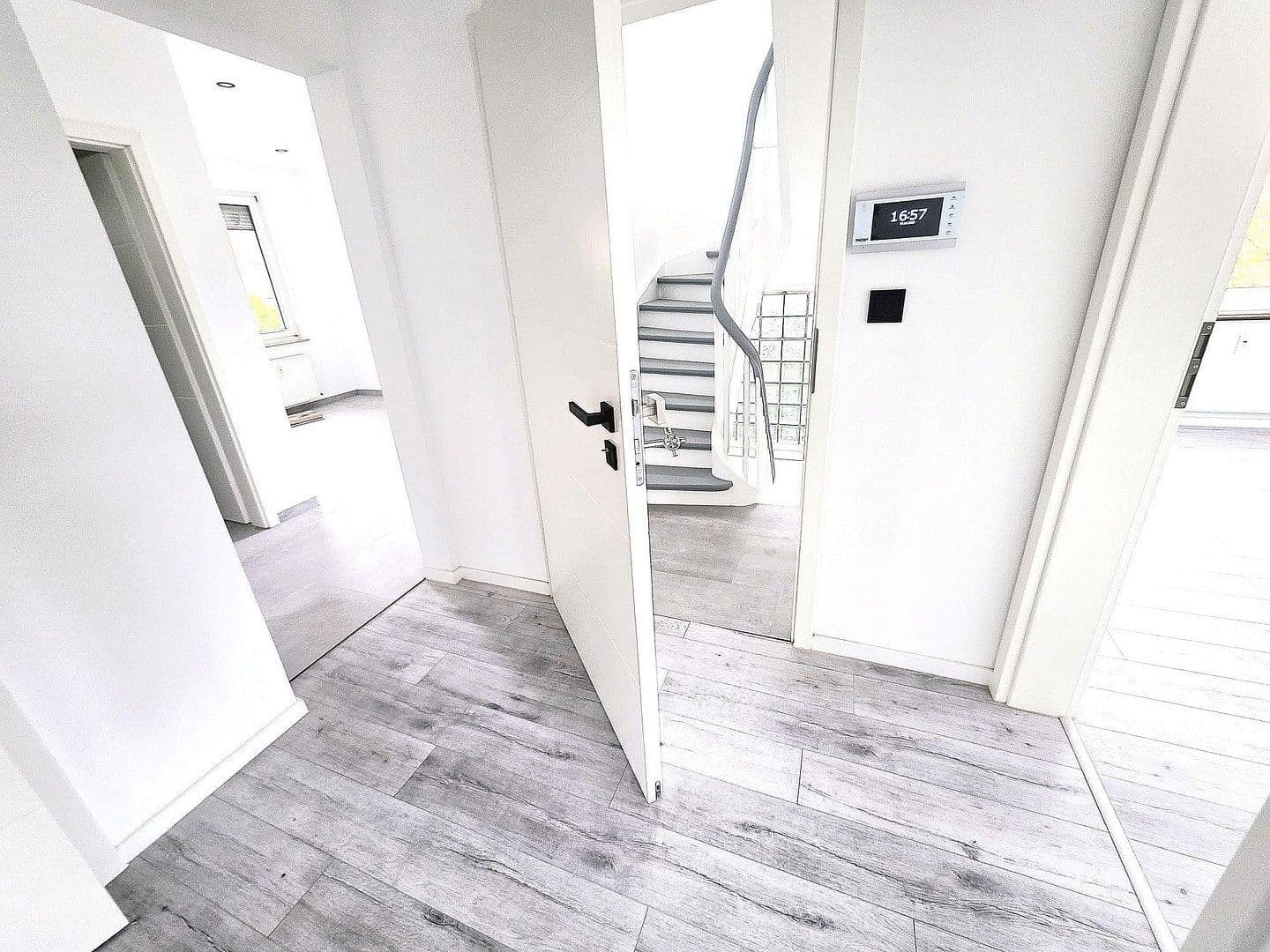 Pronájem bytu 4+kk 100 m², Obereisesheimer Straße 21, Heilbronn, Bádensko-Württembersko Pronájem bytu 4+kk 100 m², Obereisesheimer Straße 21, Heilbronn, Bádensko-Württembersko