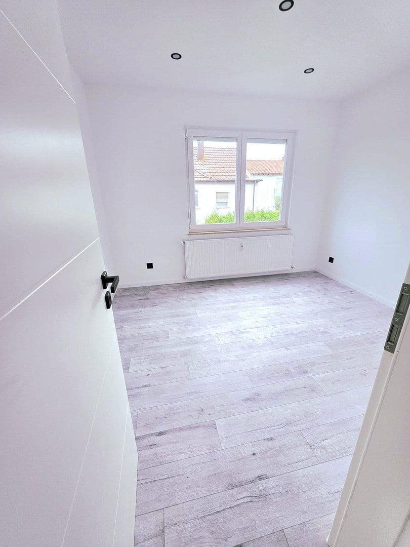 Pronájem bytu 4+kk 100 m², Obereisesheimer Straße 21, Heilbronn, Bádensko-Württembersko Pronájem bytu 4+kk 100 m², Obereisesheimer Straße 21, Heilbronn, Bádensko-Württembersko