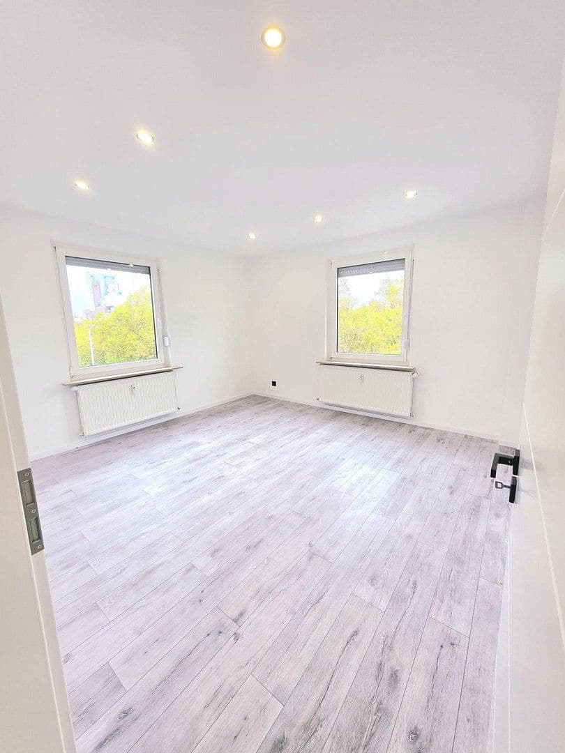 Pronájem bytu 4+kk 100 m², Obereisesheimer Straße 21, Heilbronn, Bádensko-Württembersko Pronájem bytu 4+kk 100 m², Obereisesheimer Straße 21, Heilbronn, Bádensko-Württembersko