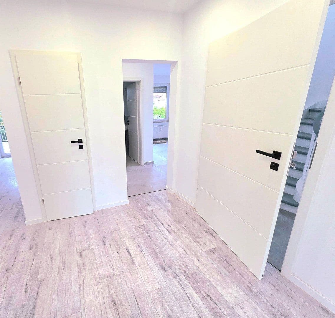 Pronájem bytu 4+kk 100 m², Obereisesheimer Straße 21, Heilbronn, Bádensko-Württembersko Pronájem bytu 4+kk 100 m², Obereisesheimer Straße 21, Heilbronn, Bádensko-Württembersko