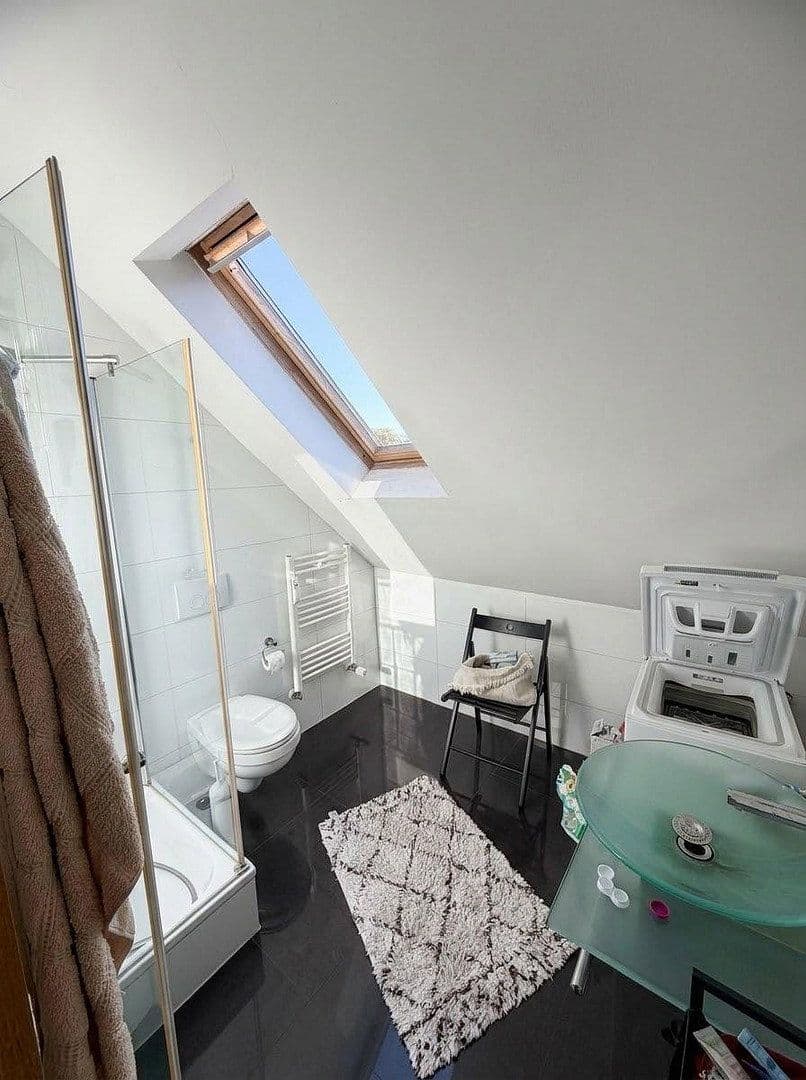 Pronájem bytu 2+1 55 m², Bataverstr. 28, Köln, Severní Porýní-Vestfálsko Pronájem bytu 2+1 55 m², Bataverstr. 28, Köln, Severní Porýní-Vestfálsko