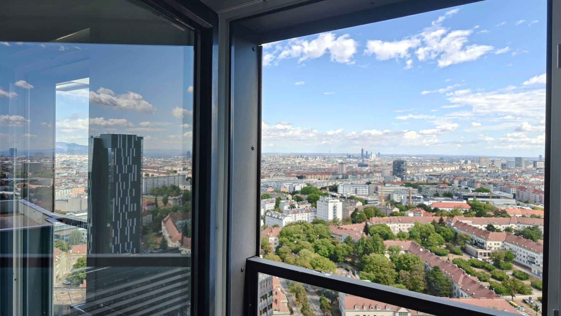 Prodej bytu 2+1 61 m², Delugan-Meissl-Tower 7, Wien, Wien Prodej bytu 2+1 61 m², Delugan-Meissl-Tower 7, Wien, Wien
