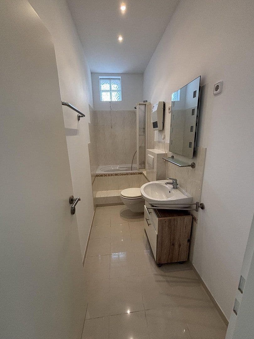 Pronájem bytu 2+1 54 m², Wiesenstr. 12, Wuppertal, Severní Porýní-Vestfálsko Pronájem bytu 2+1 54 m², Wiesenstr. 12, Wuppertal, Severní Porýní-Vestfálsko