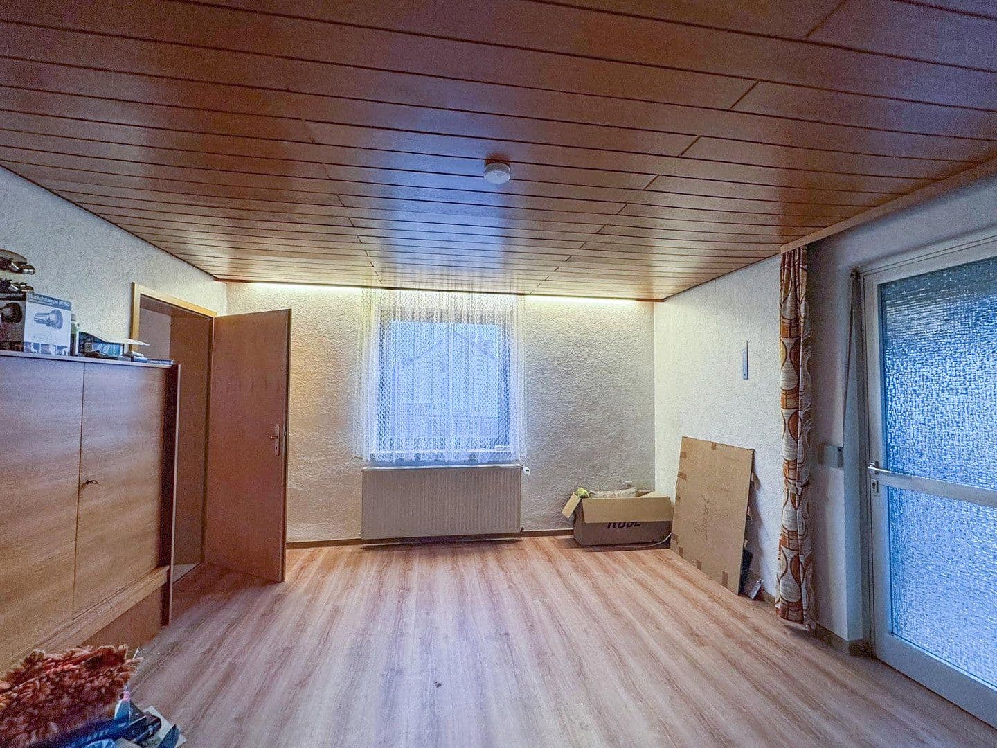 Prodej nebytového prostoru 3.902 m², Großkarlbach, Porýní-Falc Prodej nebytového prostoru 3.902 m², Großkarlbach, Porýní-Falc