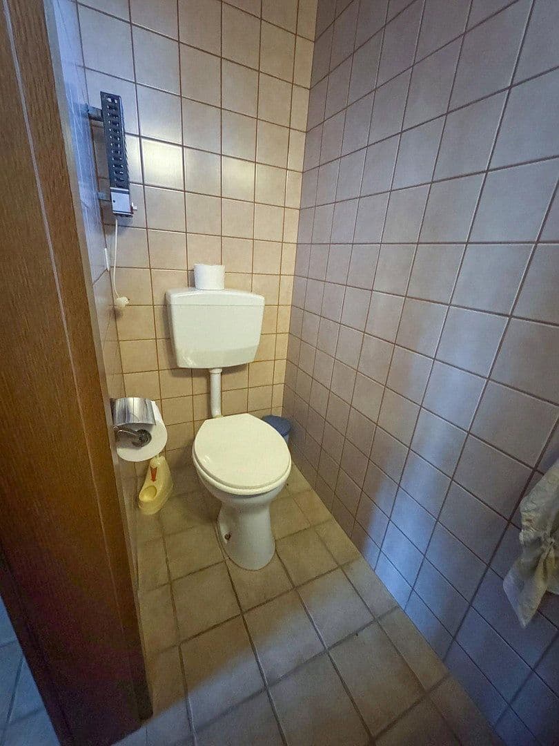 Prodej nebytového prostoru 3.902 m², Großkarlbach, Porýní-Falc Prodej nebytového prostoru 3.902 m², Großkarlbach, Porýní-Falc
