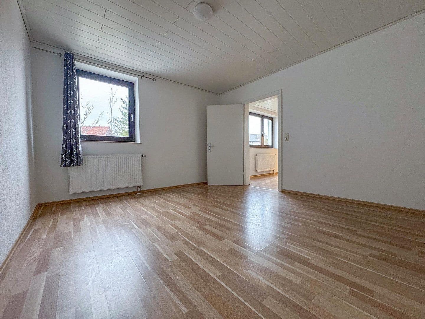 Prodej nebytového prostoru 3.902 m², Großkarlbach, Porýní-Falc Prodej nebytového prostoru 3.902 m², Großkarlbach, Porýní-Falc