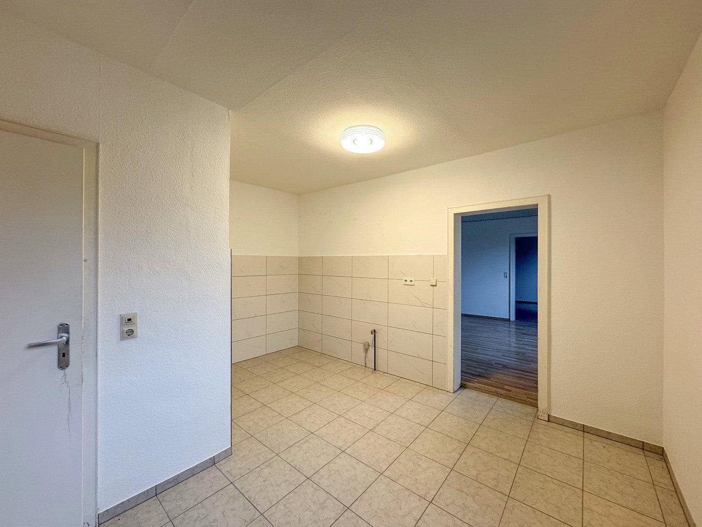 Prodej nebytového prostoru 3.902 m², Großkarlbach, Porýní-Falc Prodej nebytového prostoru 3.902 m², Großkarlbach, Porýní-Falc
