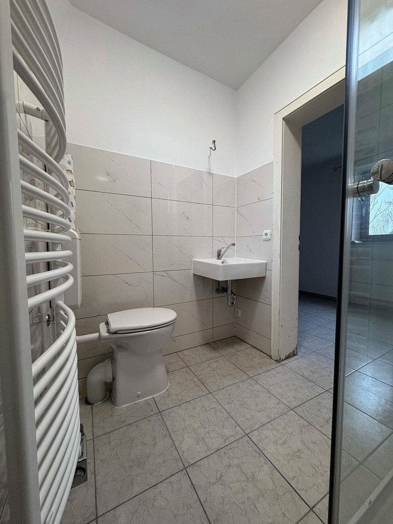 Prodej nebytového prostoru 3.902 m², Großkarlbach, Porýní-Falc Prodej nebytového prostoru 3.902 m², Großkarlbach, Porýní-Falc