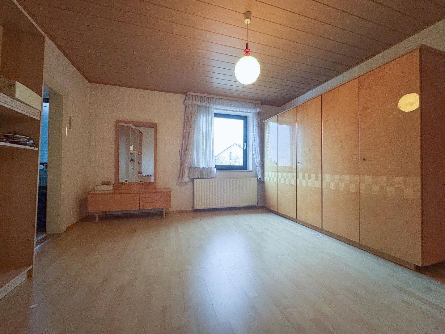 Prodej nebytového prostoru 3.902 m², Großkarlbach, Porýní-Falc Prodej nebytového prostoru 3.902 m², Großkarlbach, Porýní-Falc