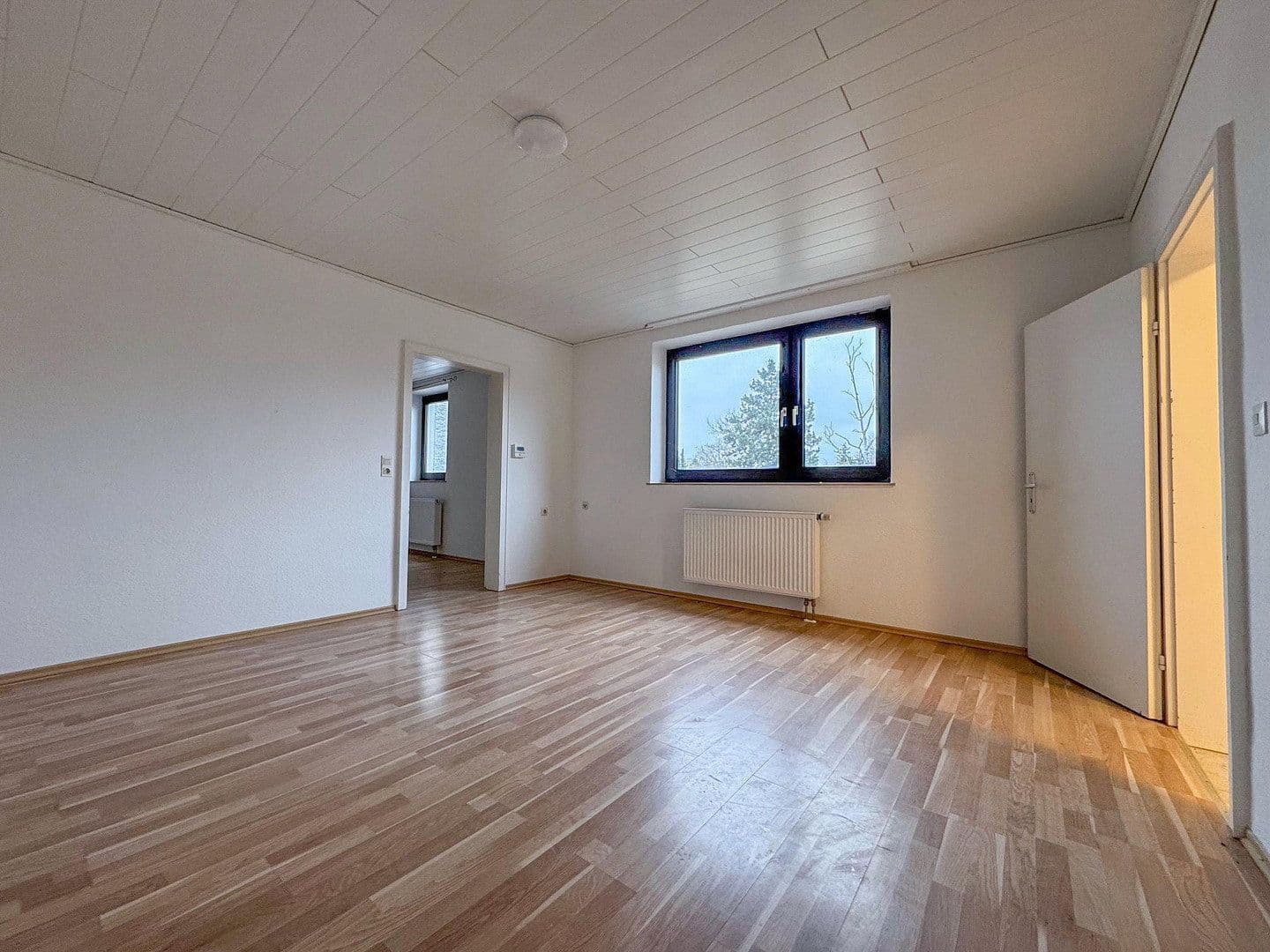 Prodej nebytového prostoru 3.902 m², Großkarlbach, Porýní-Falc Prodej nebytového prostoru 3.902 m², Großkarlbach, Porýní-Falc