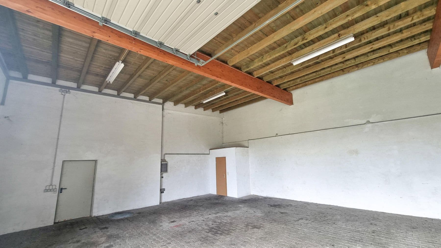 Prodej nebytového prostoru 3.902 m², Großkarlbach, Porýní-Falc Prodej nebytového prostoru 3.902 m², Großkarlbach, Porýní-Falc