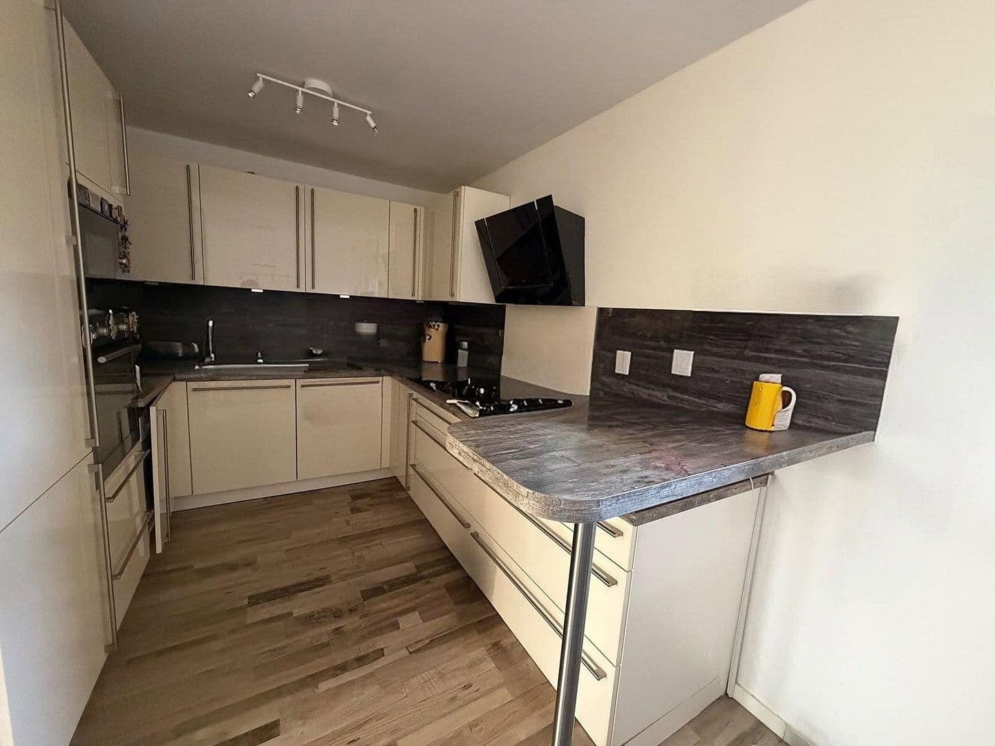 Pronájem bytu 3+1 92 m², Frankfurt am Main, Hessen Pronájem bytu 3+1 92 m², Frankfurt am Main, Hessen