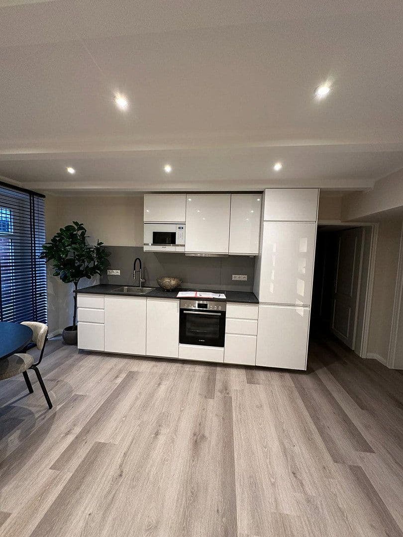 Pronájem bytu 3+1 89 m², Moritzstraße 68, Wiesbaden, Hessen Pronájem bytu 3+1 89 m², Moritzstraße 68, Wiesbaden, Hessen
