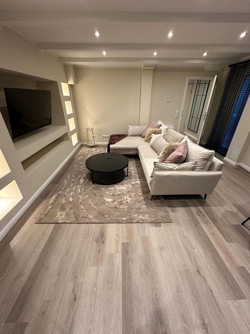 Pronájem bytu 3+1 89 m², Moritzstraße 68, Wiesbaden, Hessen Pronájem bytu 3+1 89 m², Moritzstraße 68, Wiesbaden, Hessen