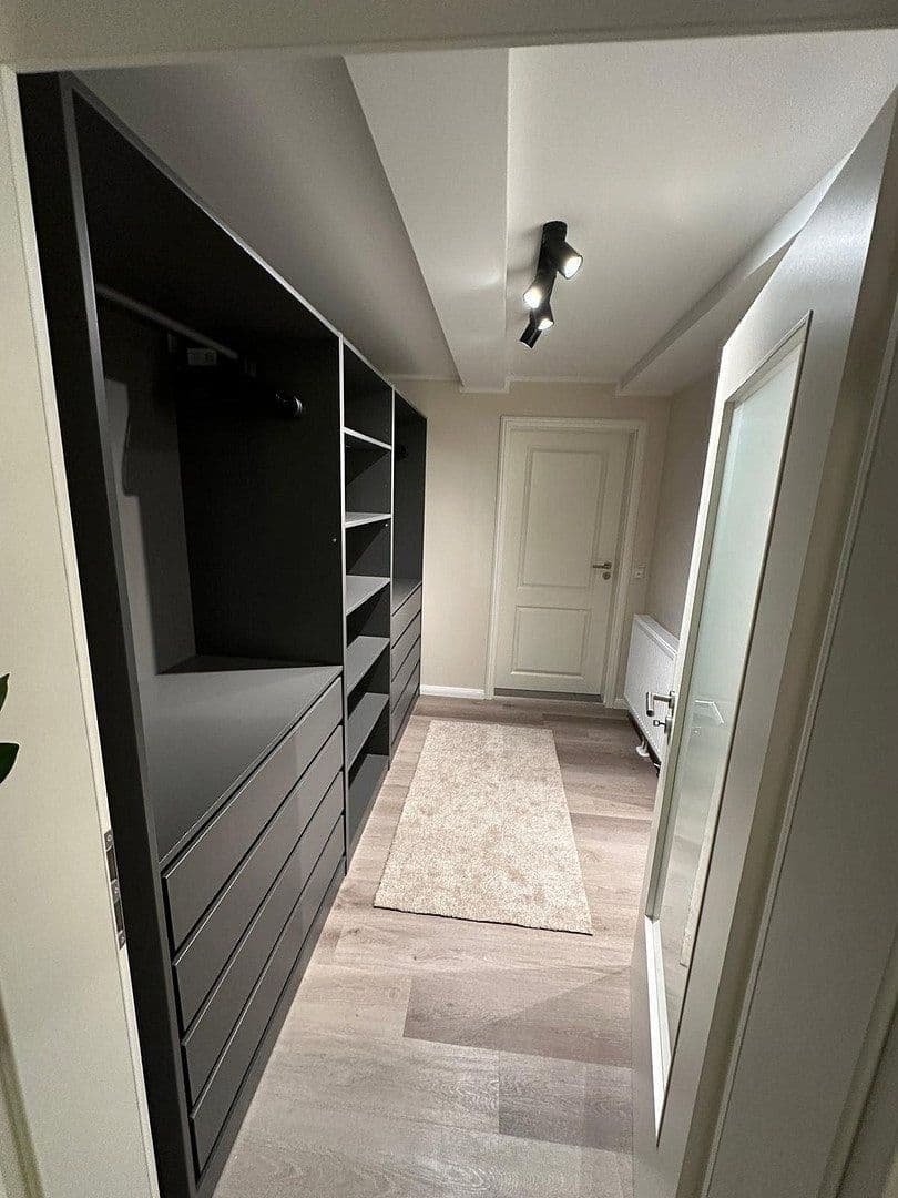 Pronájem bytu 3+1 89 m², Moritzstraße 68, Wiesbaden, Hessen Pronájem bytu 3+1 89 m², Moritzstraße 68, Wiesbaden, Hessen