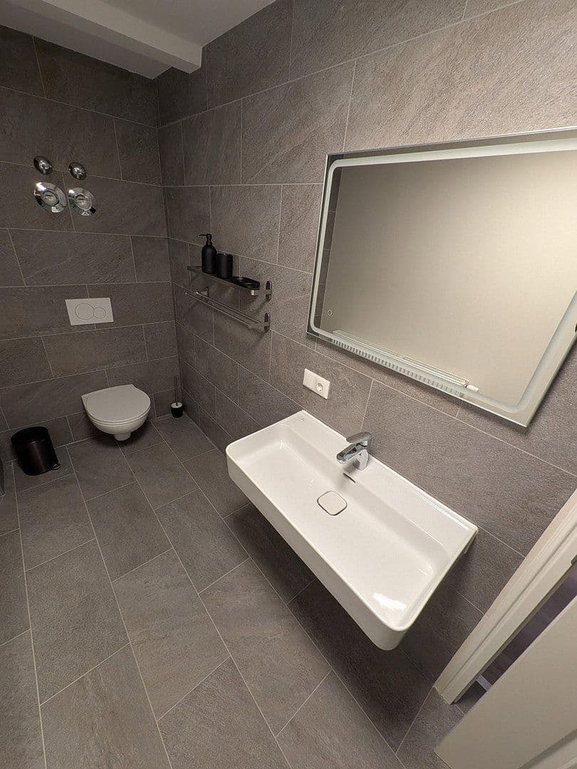 Pronájem bytu 3+1 89 m², Moritzstraße 68, Wiesbaden, Hessen Pronájem bytu 3+1 89 m², Moritzstraße 68, Wiesbaden, Hessen