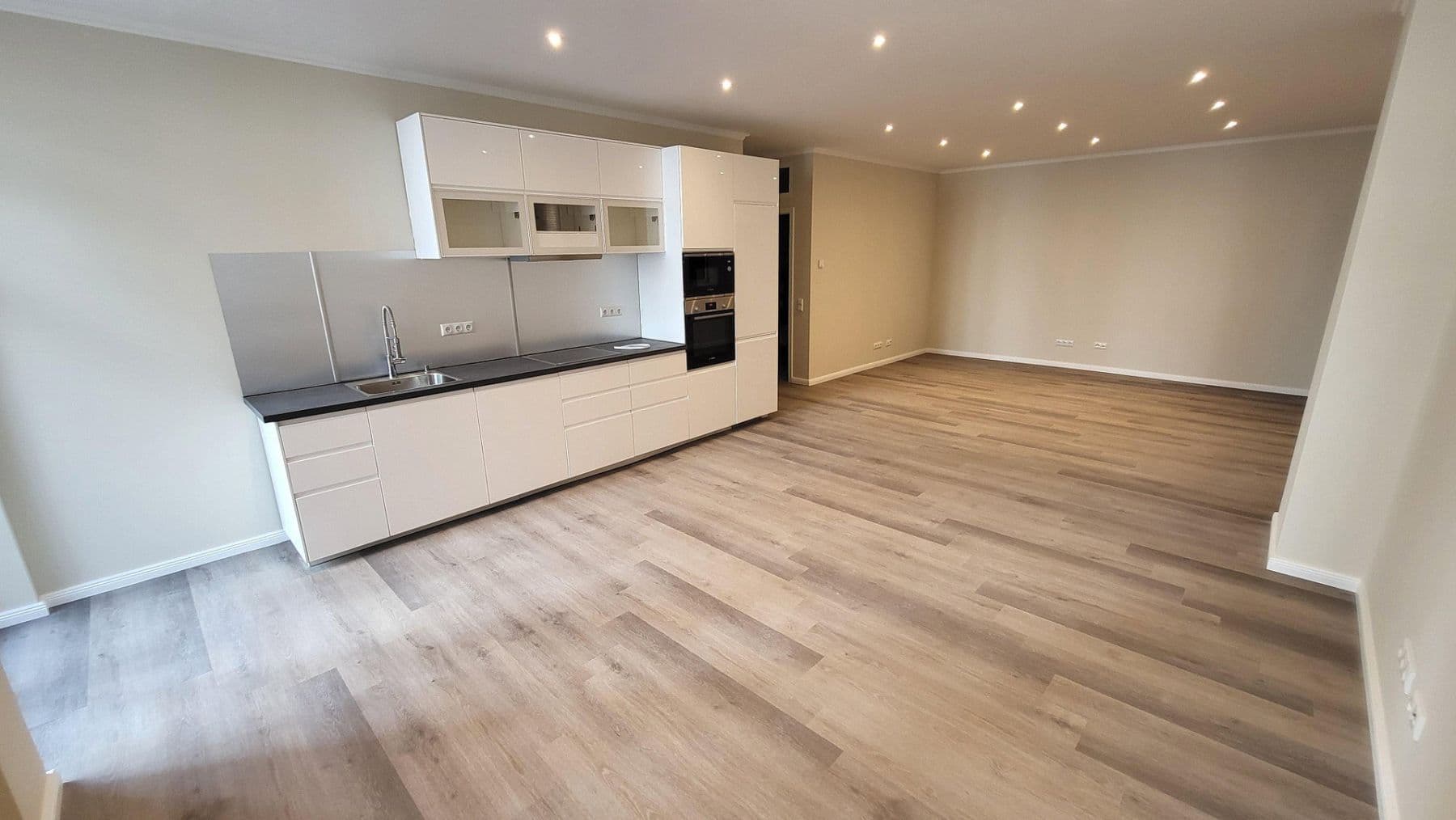 Pronájem bytu 5+1 128 m², Moritzstraße 68, Wiesbaden, Hessen Pronájem bytu 5+1 128 m², Moritzstraße 68, Wiesbaden, Hessen