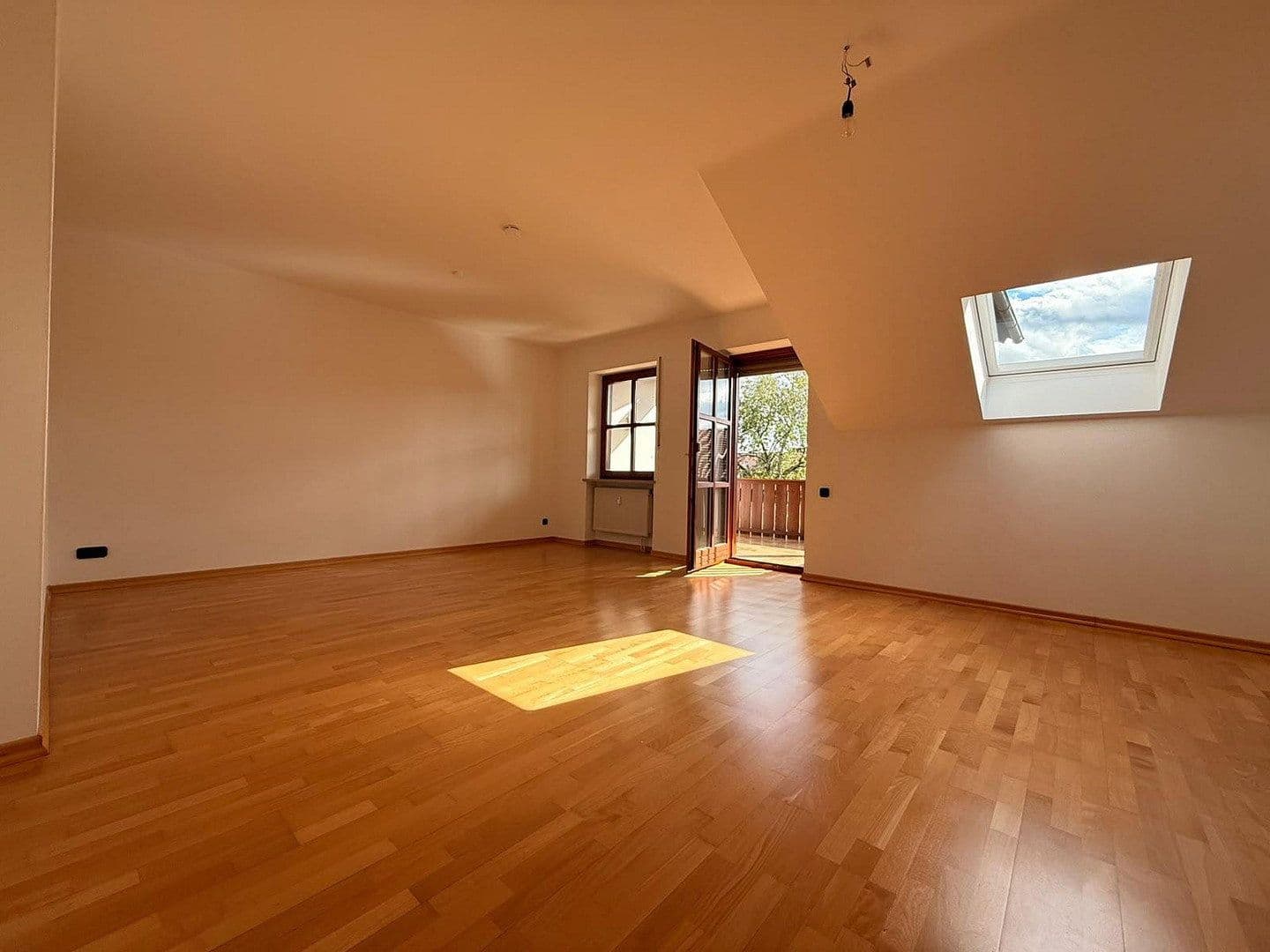 Pronájem bytu 2+1 74 m², Sauerlach, Bavorsko Pronájem bytu 2+1 74 m², Sauerlach, Bavorsko