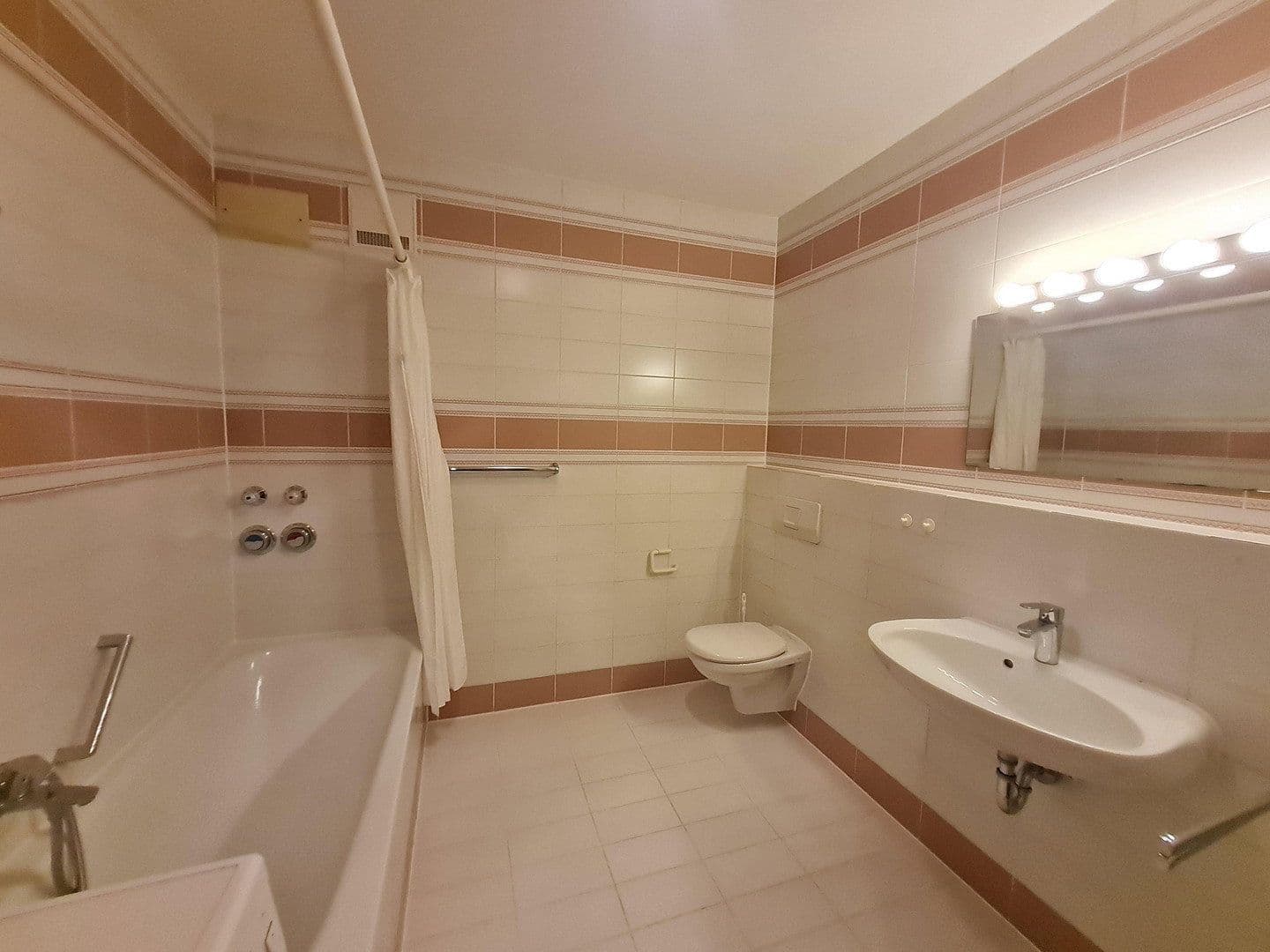 Pronájem bytu 2+1 74 m², Sauerlach, Bavorsko Pronájem bytu 2+1 74 m², Sauerlach, Bavorsko