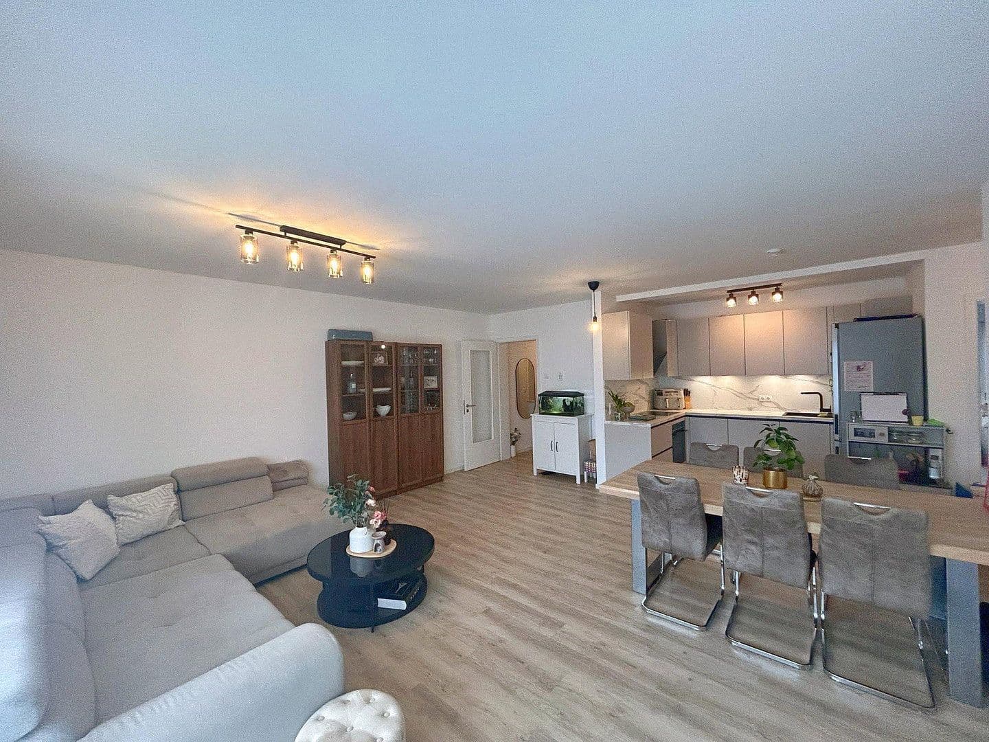 Pronájem bytu 3+1 87 m², Adolf-Sänger-Weg 12, Kreuztal, Severní Porýní-Vestfálsko Pronájem bytu 3+1 87 m², Adolf-Sänger-Weg 12, Kreuztal, Severní Porýní-Vestfálsko