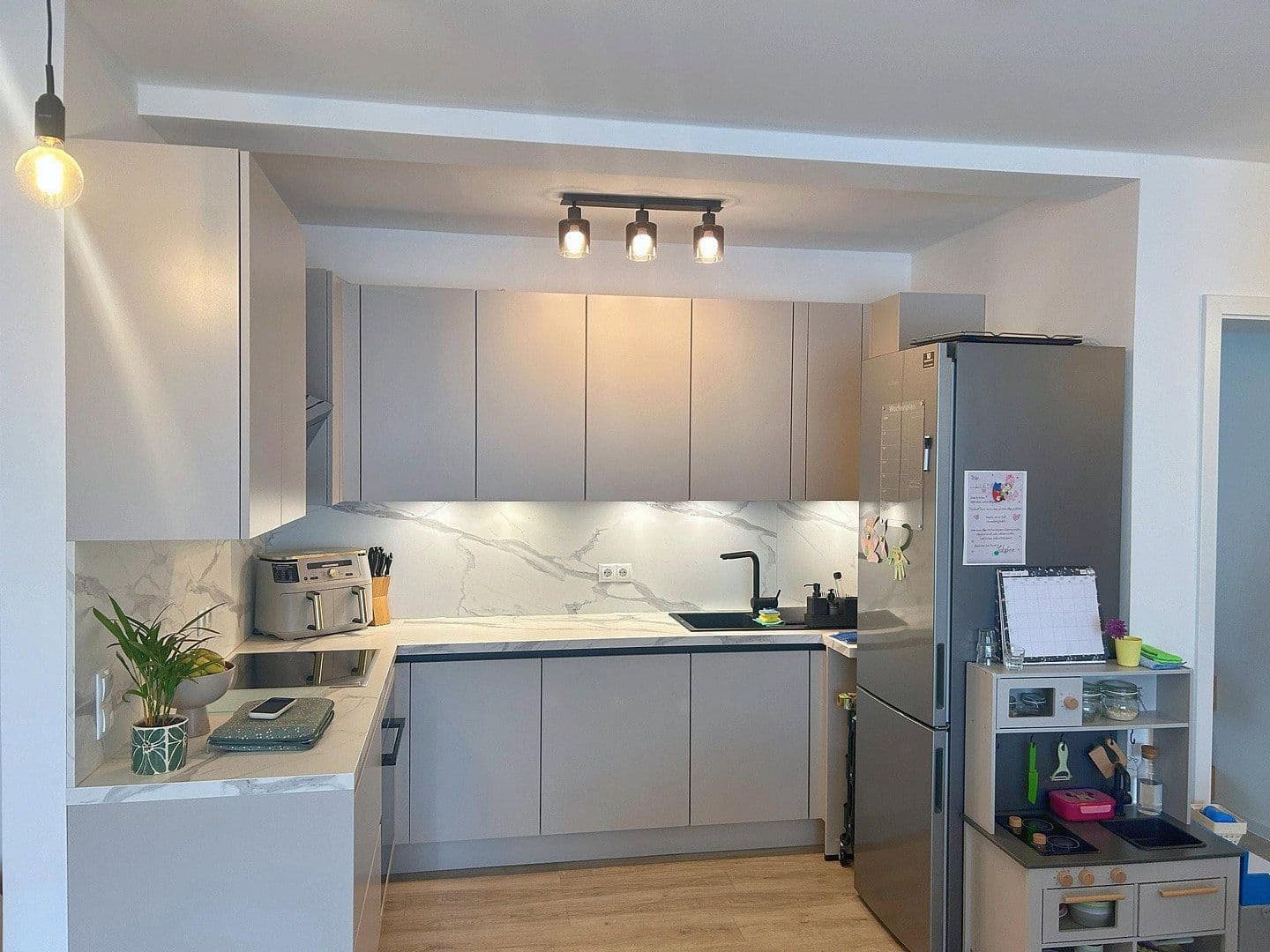 Pronájem bytu 3+1 87 m², Adolf-Sänger-Weg 12, Kreuztal, Severní Porýní-Vestfálsko Pronájem bytu 3+1 87 m², Adolf-Sänger-Weg 12, Kreuztal, Severní Porýní-Vestfálsko