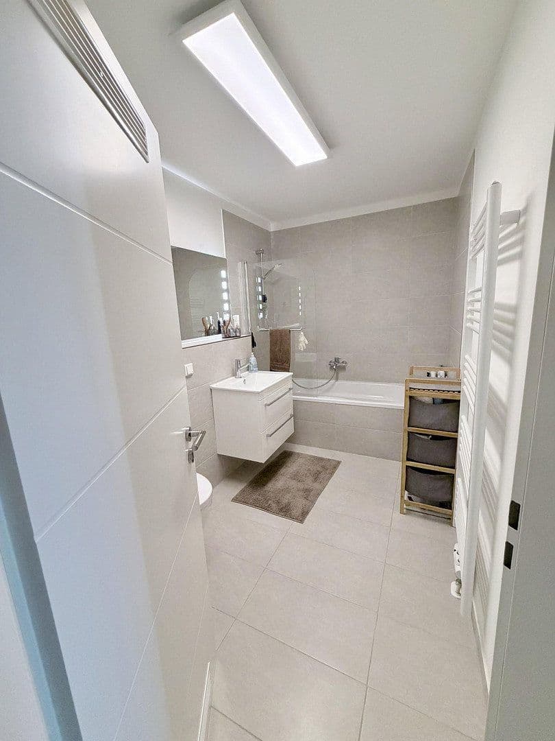 Prodej bytu 3+1 84 m², Köln, Severní Porýní-Vestfálsko Prodej bytu 3+1 84 m², Köln, Severní Porýní-Vestfálsko