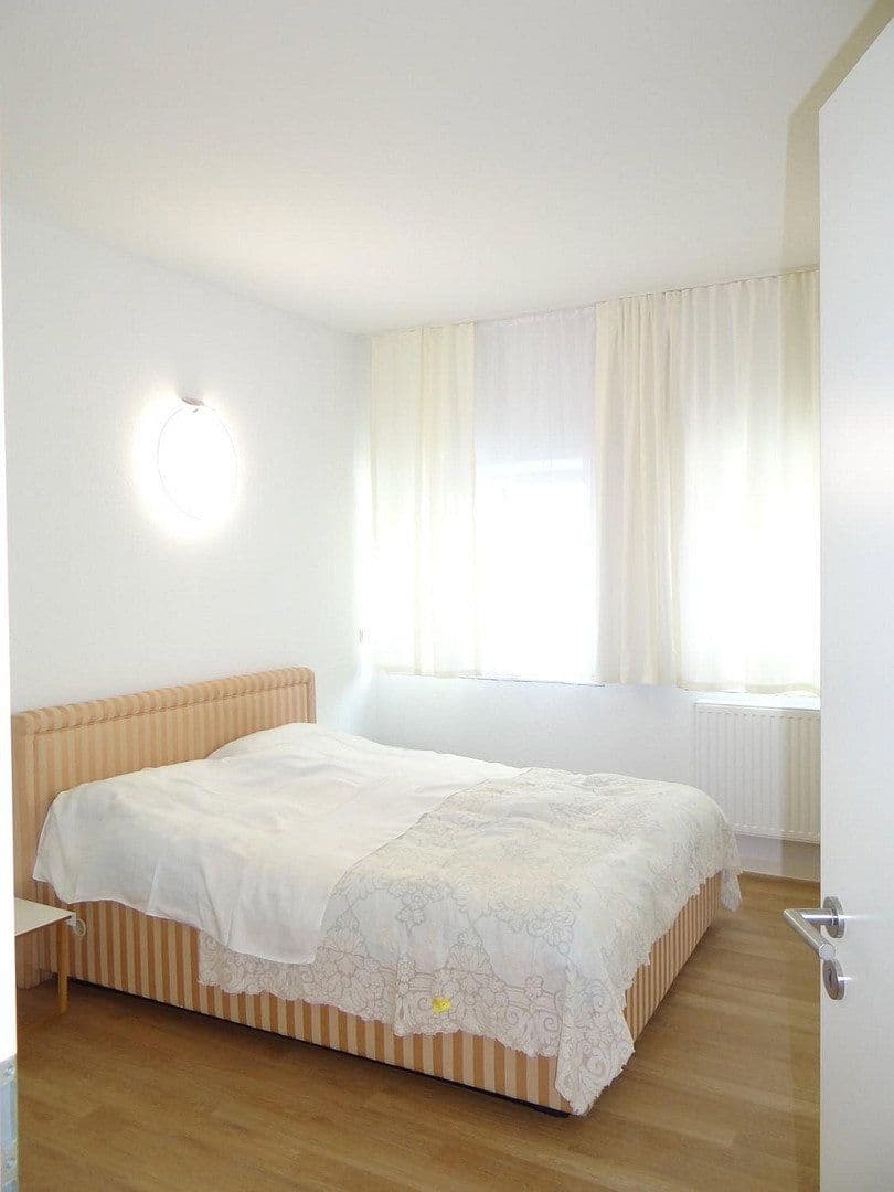 Pronájem bytu 3+1 88 m², Herdweg 35, Stuttgart, Bádensko-Württembersko Pronájem bytu 3+1 88 m², Herdweg 35, Stuttgart, Bádensko-Württembersko