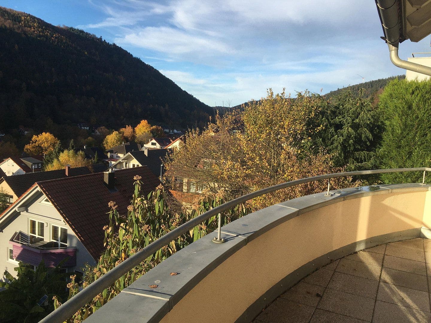 Prodej domu 177 m², pozemek 440 m², Höfen an der Enz, Bádensko-Württembersko Prodej domu 177 m², pozemek 440 m², Höfen an der Enz, Bádensko-Württembersko