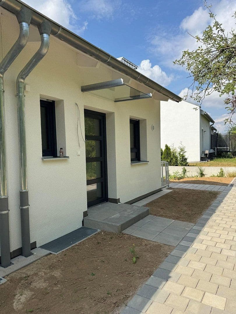 Pronájem domu 136 m², pozemek 350 m², Steinenbronner Straße 31, Sindelfingen, Bádensko-Württembersko Pronájem domu 136 m², pozemek 350 m², Steinenbronner Straße 31, Sindelfingen, Bádensko-Württembersko