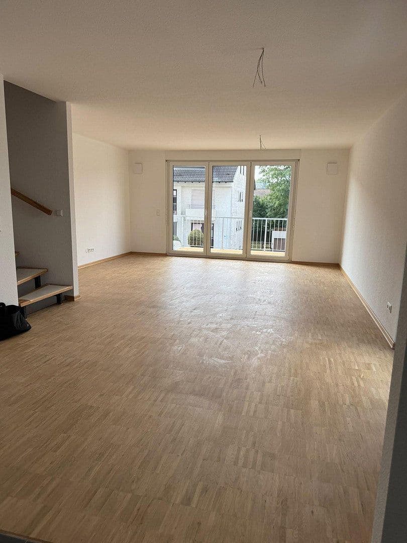 Pronájem domu 136 m², pozemek 350 m², Steinenbronner Straße 31, Sindelfingen, Bádensko-Württembersko Pronájem domu 136 m², pozemek 350 m², Steinenbronner Straße 31, Sindelfingen, Bádensko-Württembersko