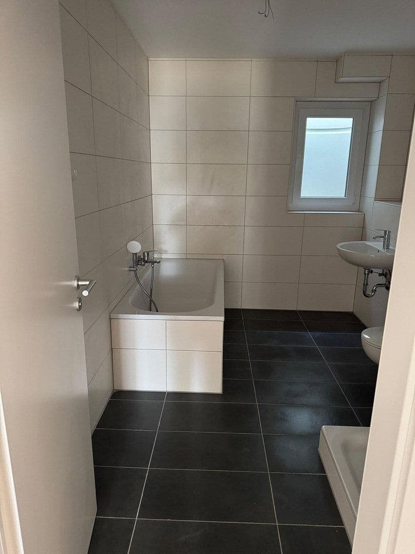 Pronájem domu 136 m², pozemek 350 m², Steinenbronner Straße 31, Sindelfingen, Bádensko-Württembersko Pronájem domu 136 m², pozemek 350 m², Steinenbronner Straße 31, Sindelfingen, Bádensko-Württembersko