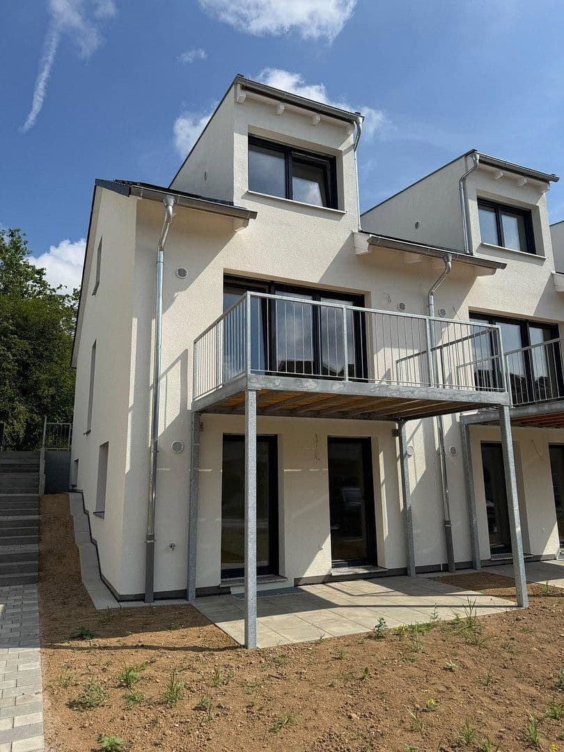 Pronájem domu 136 m², pozemek 350 m², Steinenbronner Straße 31, Sindelfingen, Bádensko-Württembersko Pronájem domu 136 m², pozemek 350 m², Steinenbronner Straße 31, Sindelfingen, Bádensko-Württembersko
