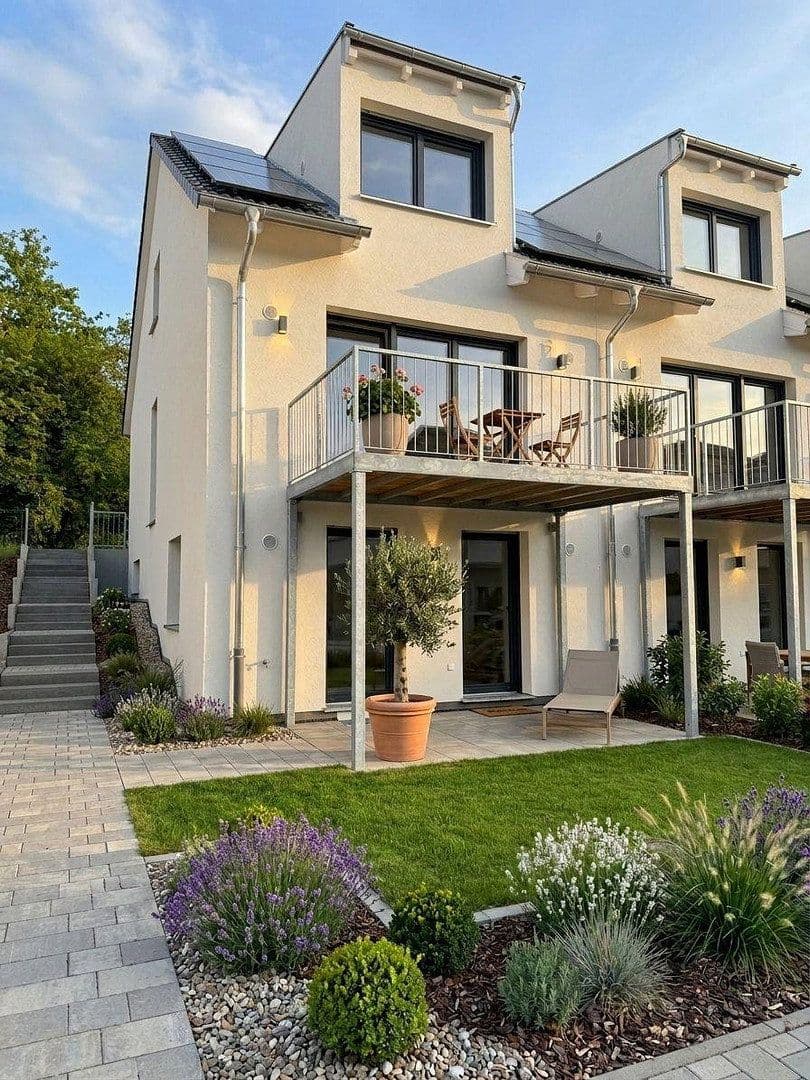 Pronájem domu 136 m², pozemek 350 m², Steinenbronner Straße 31, Sindelfingen, Bádensko-Württembersko Pronájem domu 136 m², pozemek 350 m², Steinenbronner Straße 31, Sindelfingen, Bádensko-Württembersko
