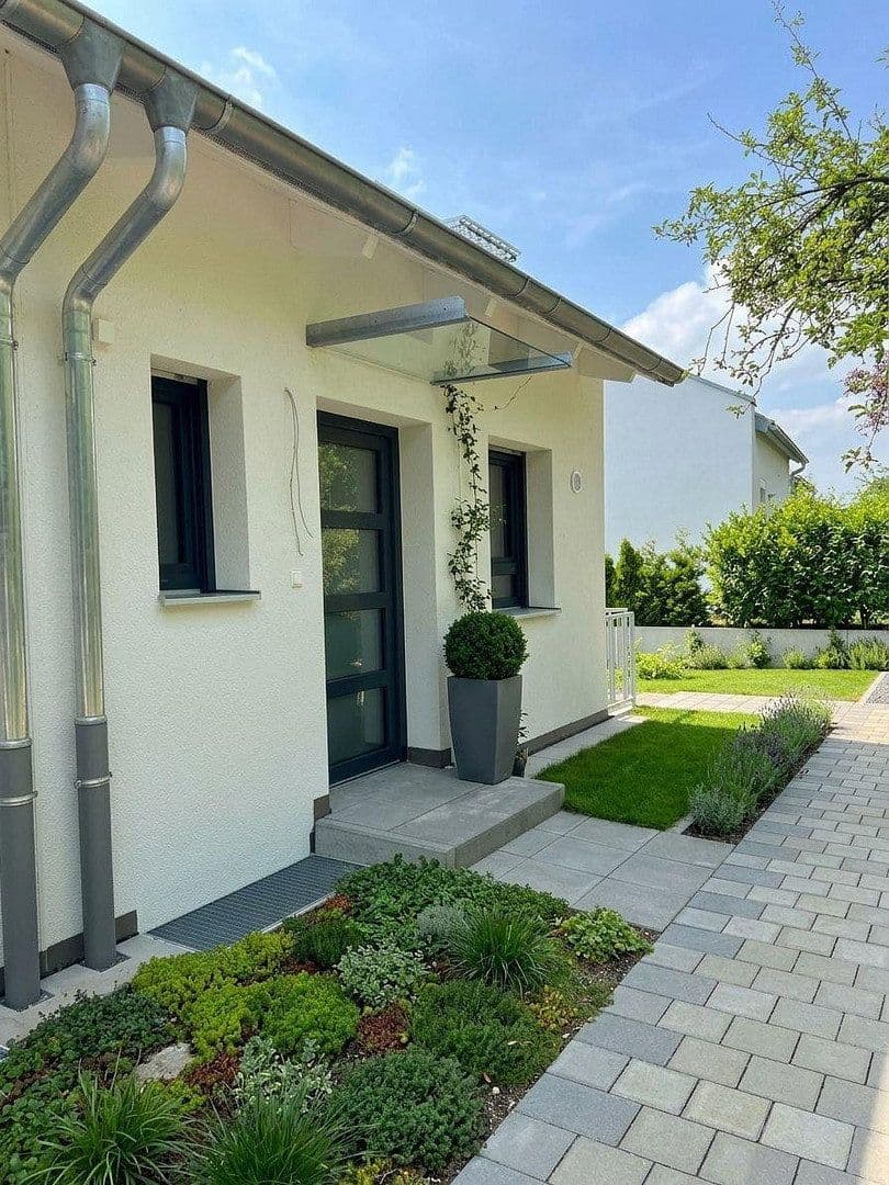 Pronájem domu 136 m², pozemek 350 m², Steinenbronner Straße 31, Sindelfingen, Bádensko-Württembersko Pronájem domu 136 m², pozemek 350 m², Steinenbronner Straße 31, Sindelfingen, Bádensko-Württembersko