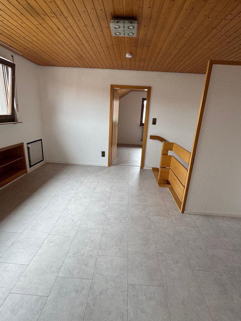 Pronájem bytu 5+1 110 m², Reichenbach an der Fils, Bádensko-Württembersko Pronájem bytu 5+1 110 m², Reichenbach an der Fils, Bádensko-Württembersko