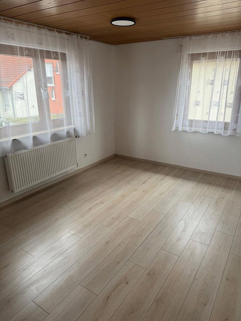 Pronájem bytu 5+1 110 m², Reichenbach an der Fils, Bádensko-Württembersko Pronájem bytu 5+1 110 m², Reichenbach an der Fils, Bádensko-Württembersko