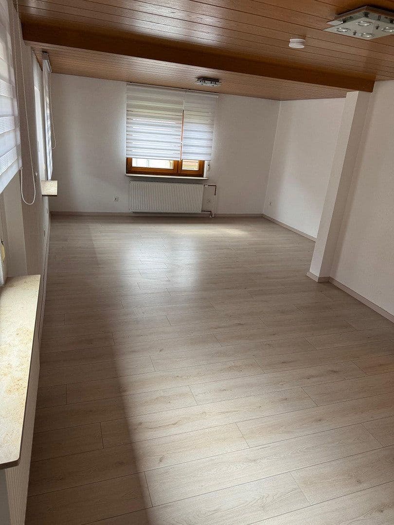 Pronájem bytu 5+1 110 m², Reichenbach an der Fils, Bádensko-Württembersko Pronájem bytu 5+1 110 m², Reichenbach an der Fils, Bádensko-Württembersko
