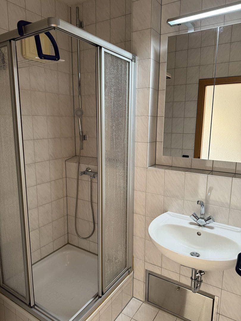 Pronájem bytu 2+1 40 m², Bürgermeister-Kutterer-Str. 14, Ludwigshafen am Rhein, Porýní-Falc Pronájem bytu 2+1 40 m², Bürgermeister-Kutterer-Str. 14, Ludwigshafen am Rhein, Porýní-Falc