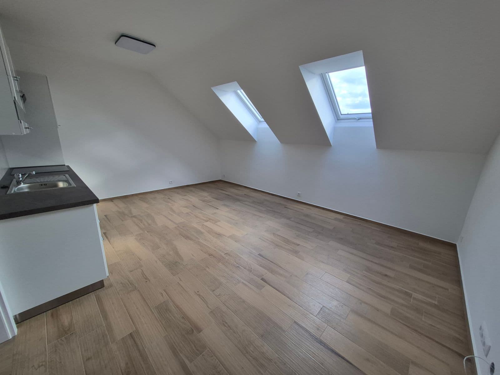 Pronájem bytu 2+kk 45 m², Revoluční, Přeštice, Plzeňský kraj Pronájem bytu 2+kk 45 m², Revoluční, Přeštice, Plzeňský kraj
