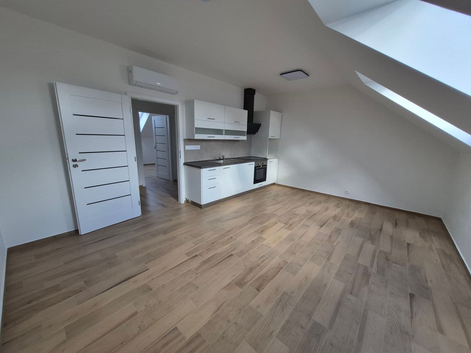 Pronájem bytu 2+kk 45 m², Revoluční, Přeštice, Plzeňský kraj Pronájem bytu 2+kk 45 m², Revoluční, Přeštice, Plzeňský kraj