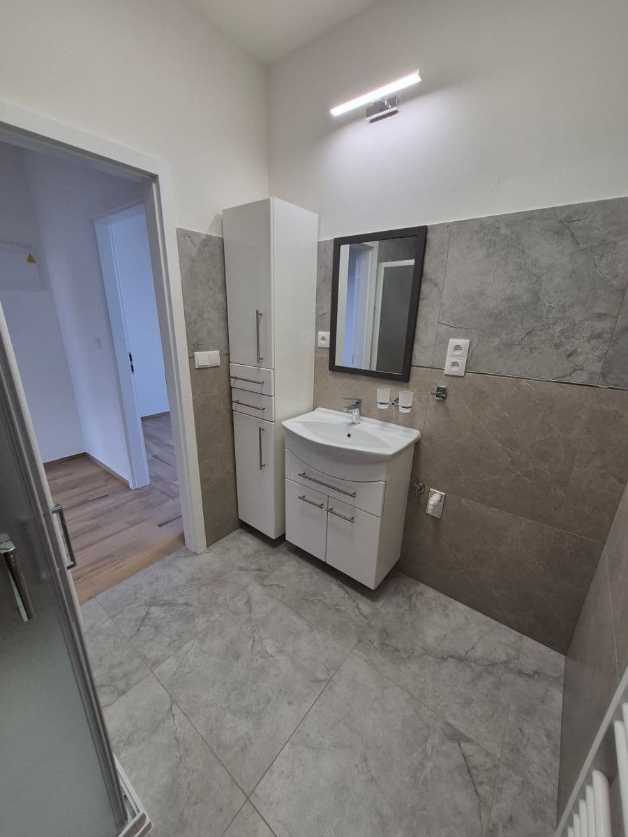 Pronájem bytu 2+kk 45 m², Revoluční, Přeštice, Plzeňský kraj Pronájem bytu 2+kk 45 m², Revoluční, Přeštice, Plzeňský kraj