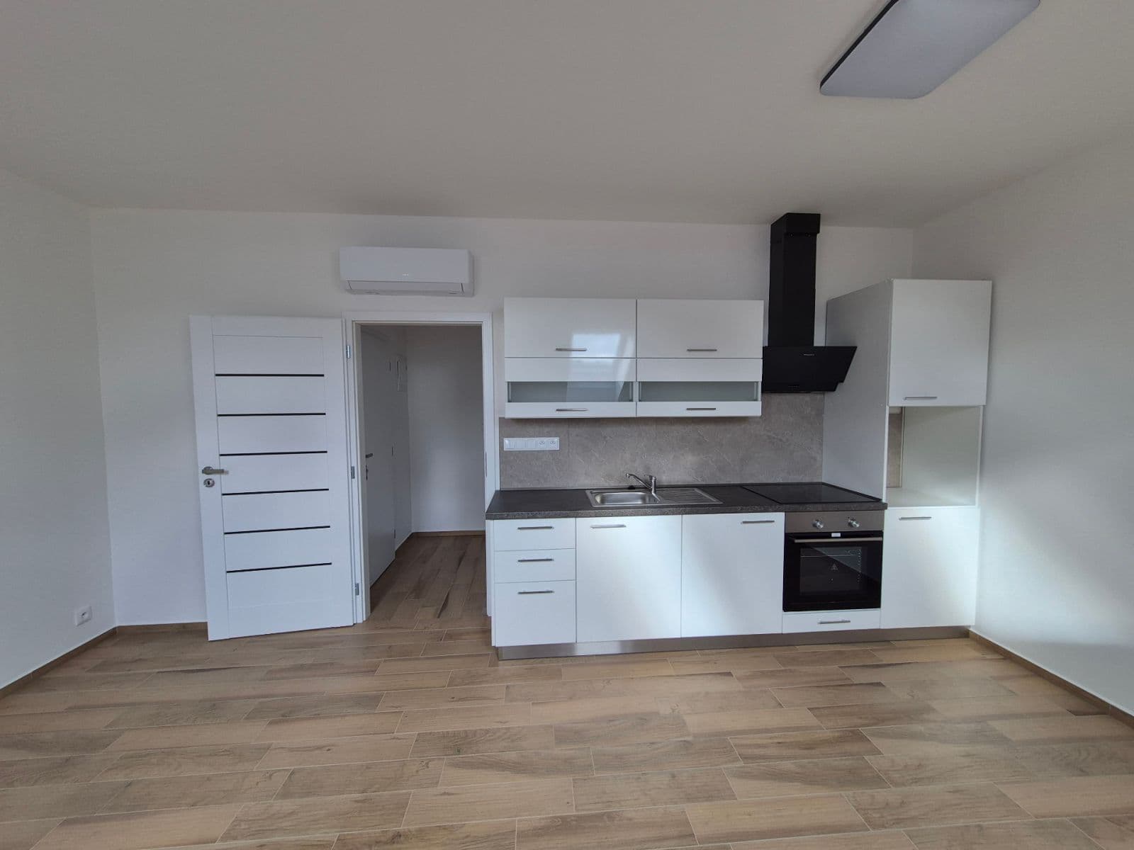 Pronájem bytu 2+kk 45 m², Revoluční, Přeštice, Plzeňský kraj Pronájem bytu 2+kk 45 m², Revoluční, Přeštice, Plzeňský kraj