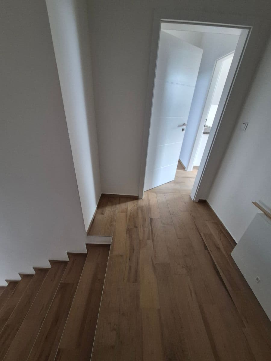 Pronájem bytu 2+kk 45 m², Revoluční, Přeštice, Plzeňský kraj Pronájem bytu 2+kk 45 m², Revoluční, Přeštice, Plzeňský kraj
